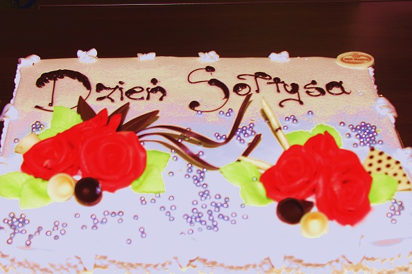 Różany tort na dzień sołtysa